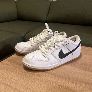 Nike SB Low Dunk. White. Men’s US 10.5